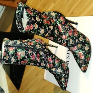 Stylish JustFab Black Floral Calf Booties with Heels, size 8.5